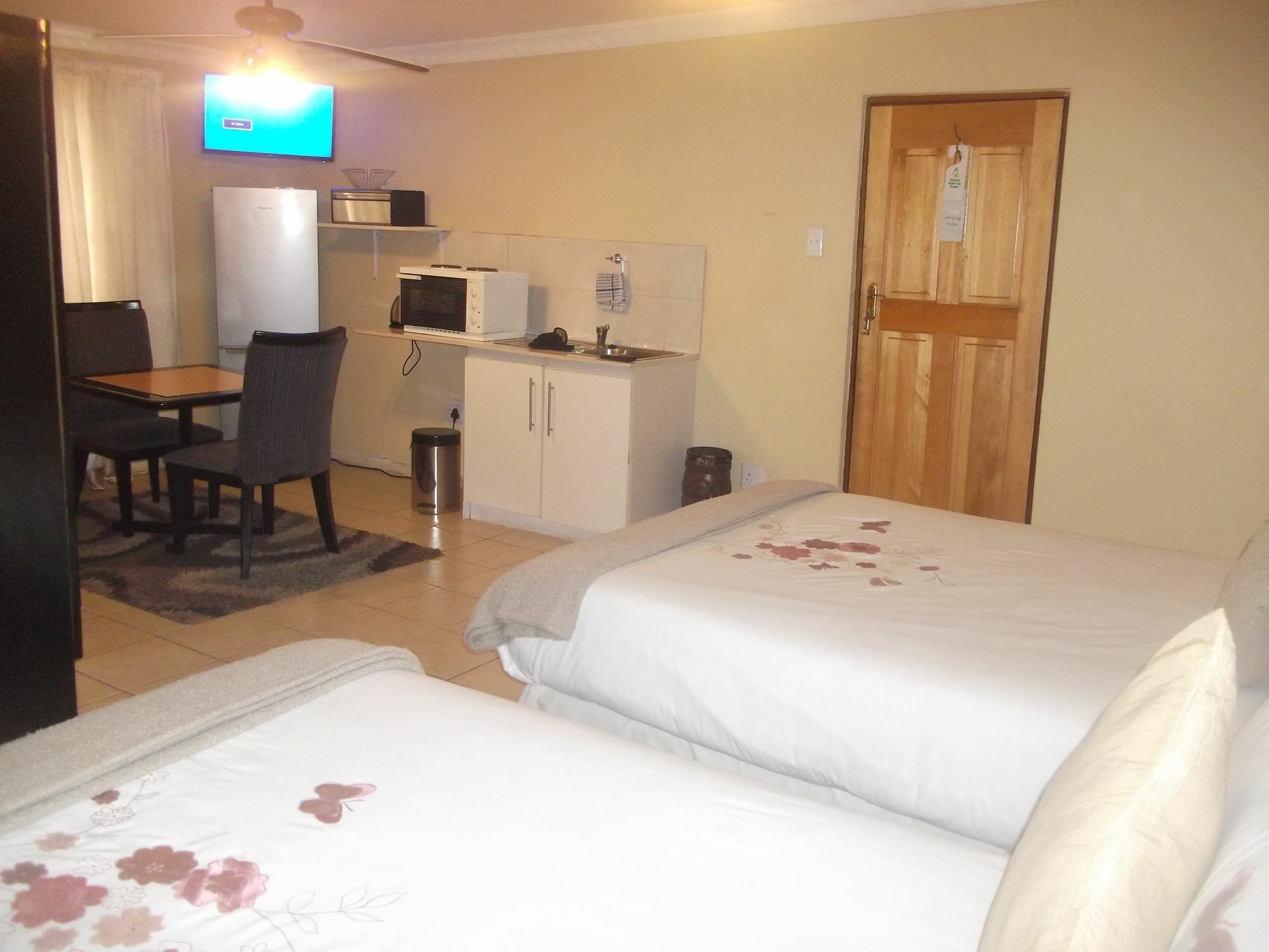 Mbalentle Guesthouse Bishop Lavis Exterior foto